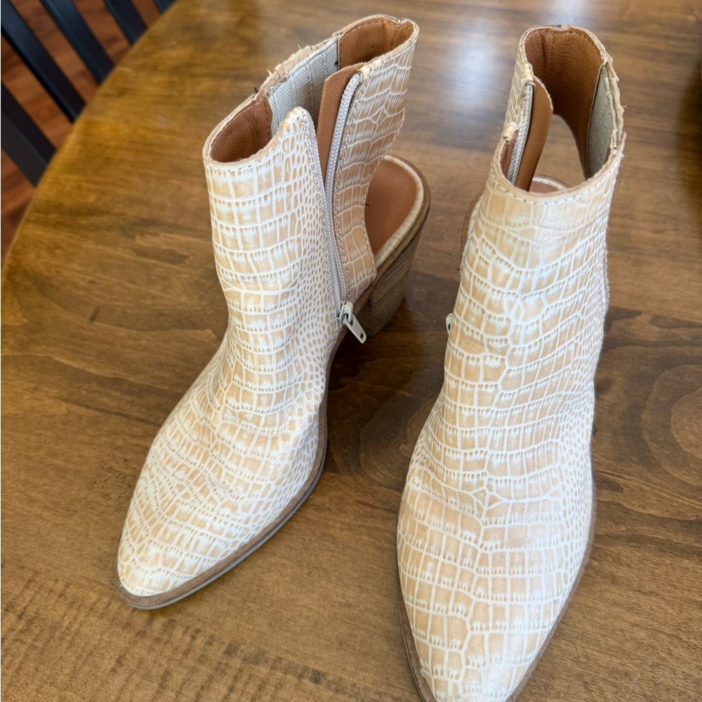 Lucky Brand Textured Cream Ankle Booties